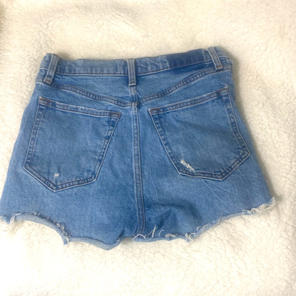 Abercrombie & Fitch Ultra High Rise Mom Jean Shorts. - Picture 2 of 3